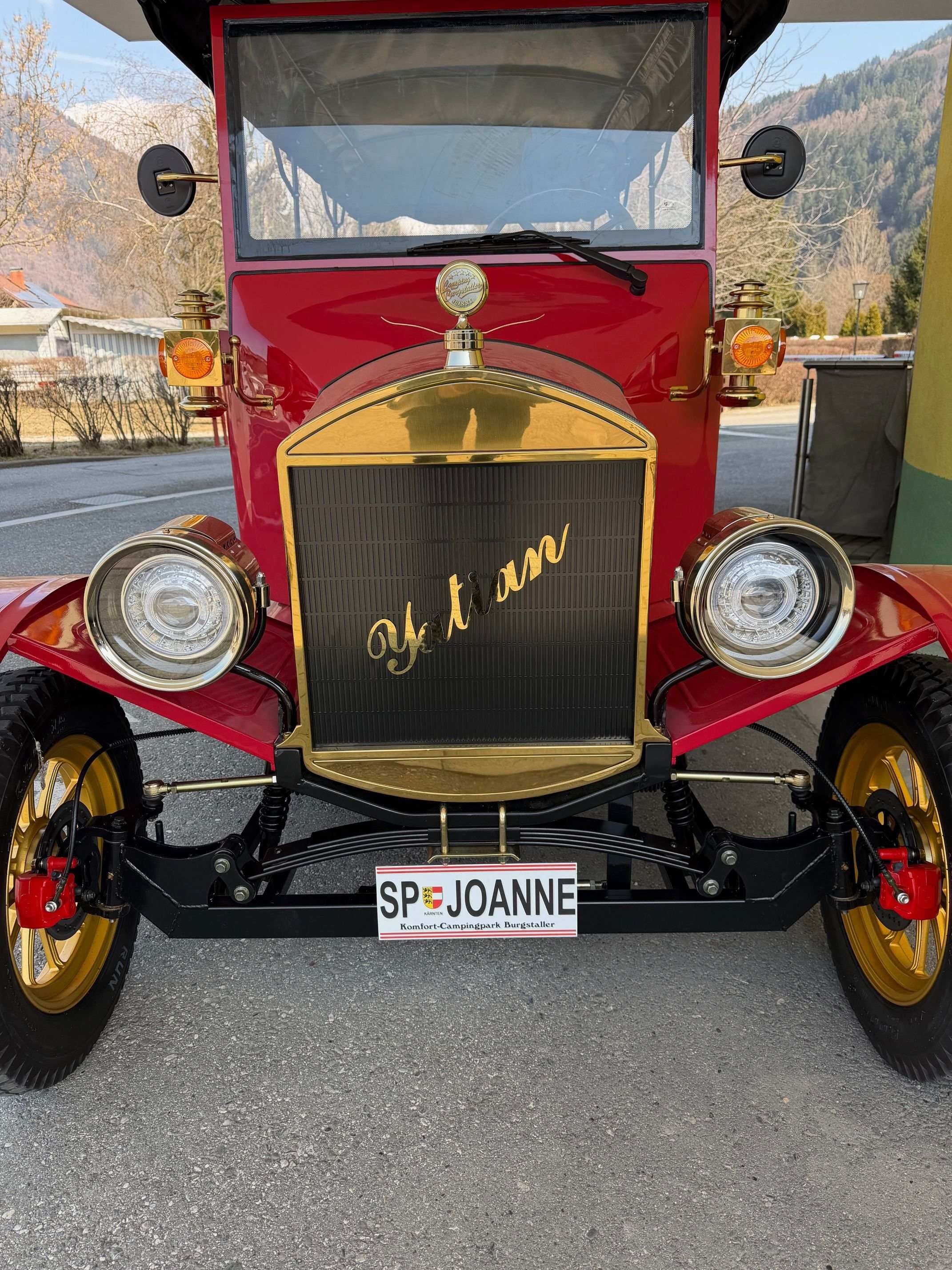 Carro el&eacute;trico antigo de 1903