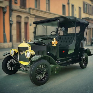 Carro antigo preto personalizado para parque de diversões